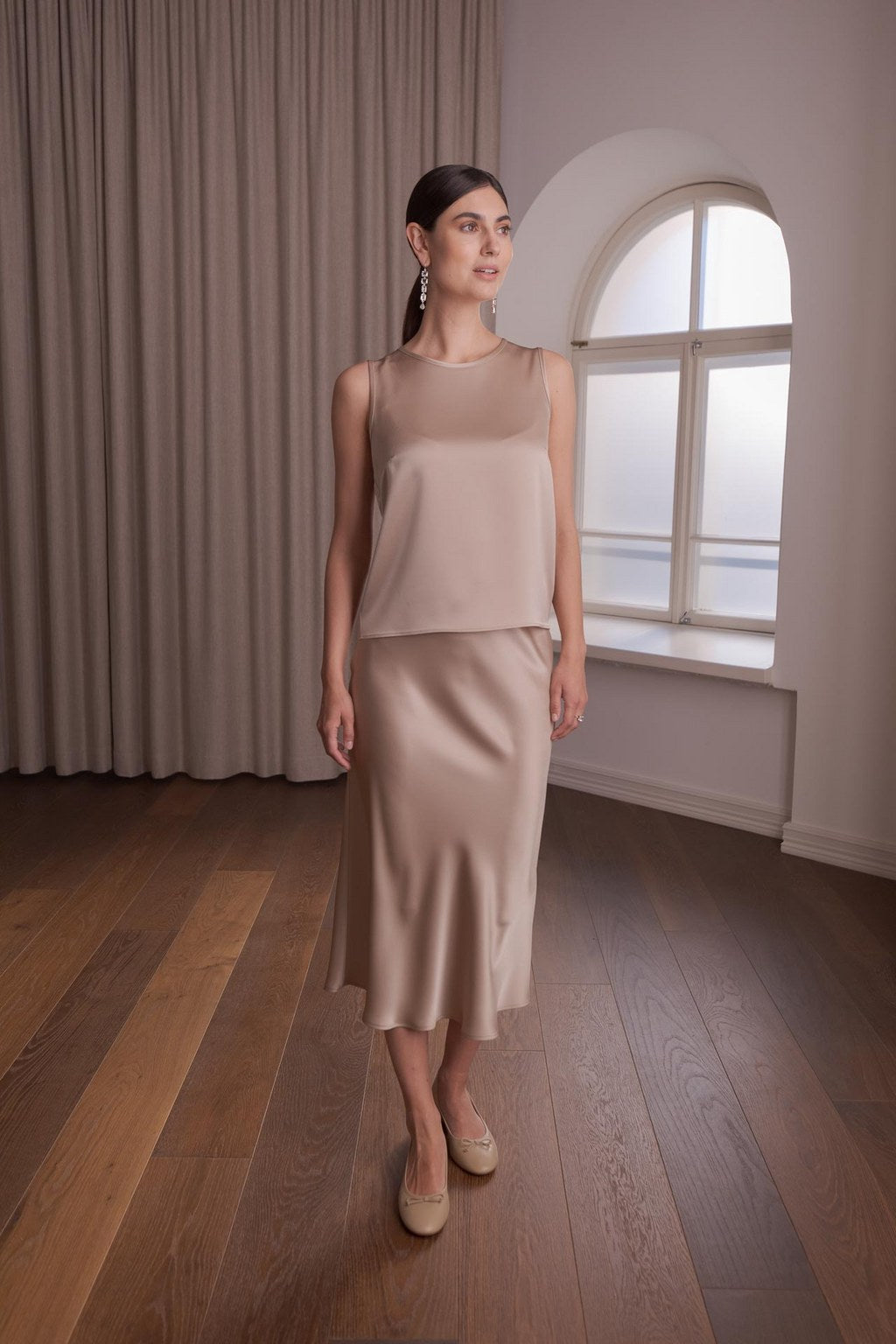 Hihaton satiinitoppi, Latte