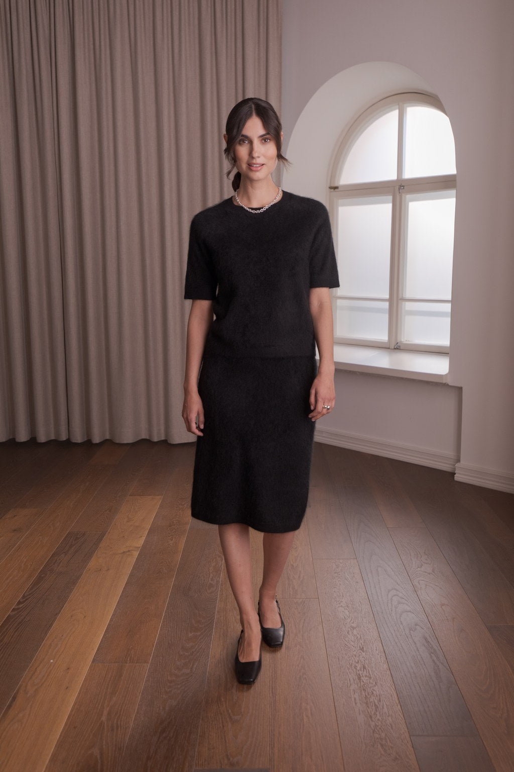 Lyhythihainen kashmirneule, Black