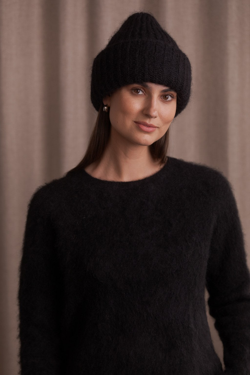 Paksu pipo kid mohairsekoitteesta, Black