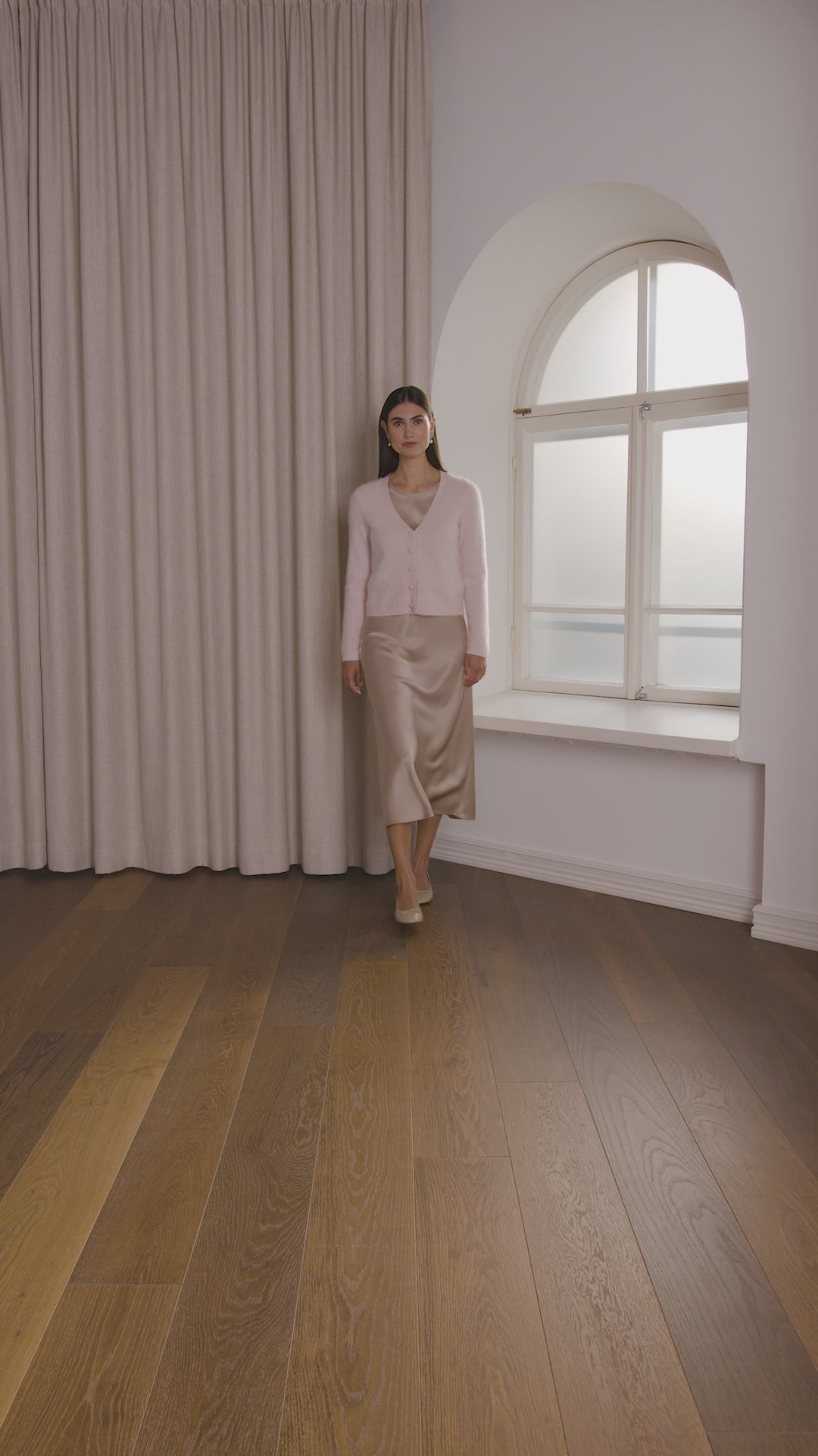 Pitkähihainen kashmirneuletakki V-kaula-aukolla, pale pink