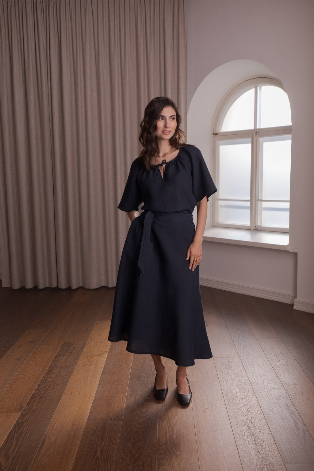 Leveähelmainen pellavahame, Dark navy