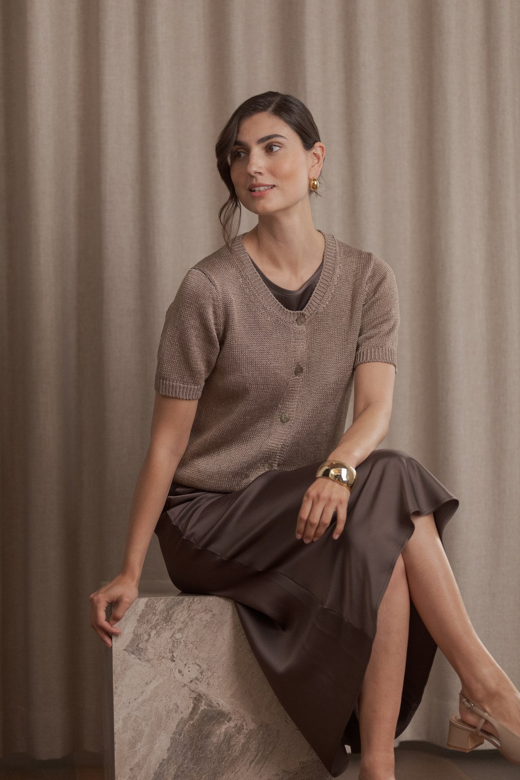 Lyhythihainen pellavasekoiteneuletakki, Greige