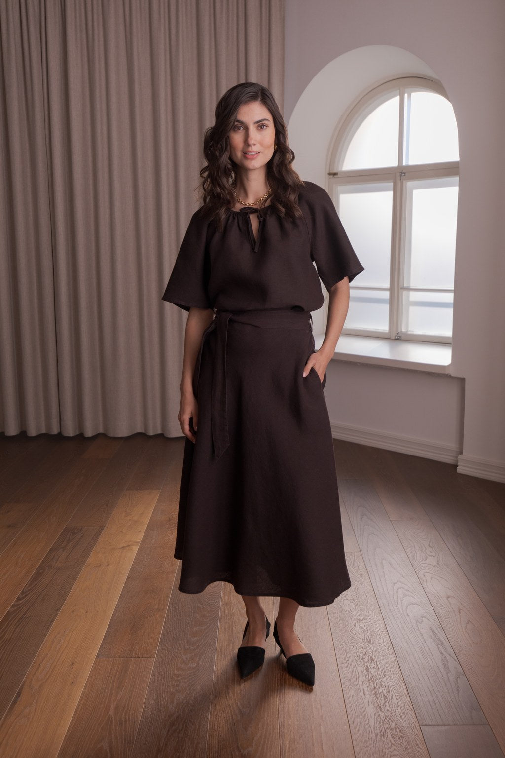 Leveähelmainen pellavahame, Dark chocolate