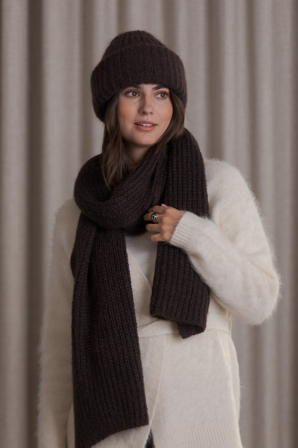 Huivi kid mohairsekoitteesta, Dark chocolate