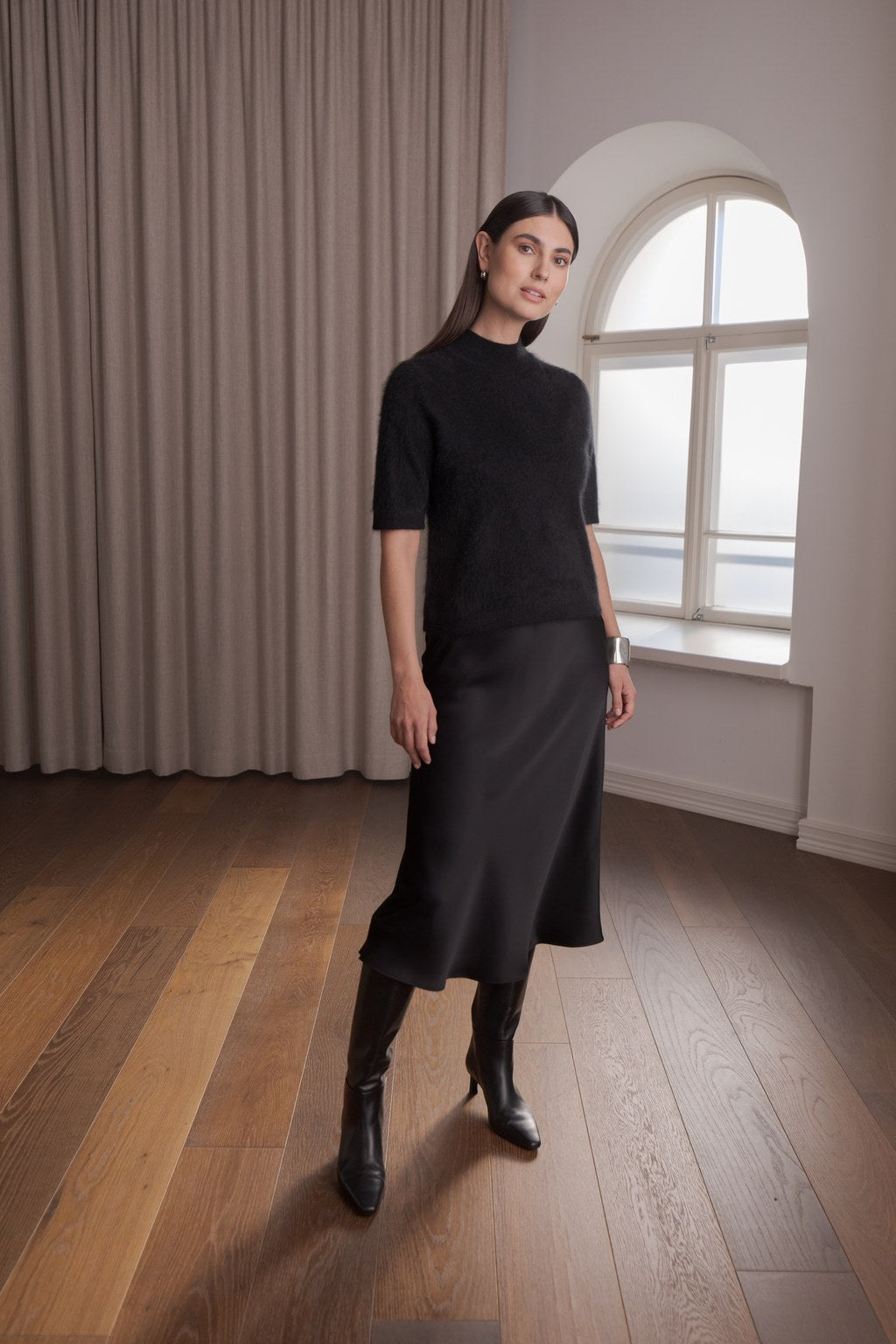 Lyhythihainen kashmirneule puolipoolokauluksella, Black