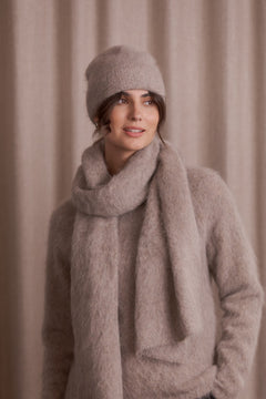 Alpakkasekoitteesta valmistettu huivi, greige