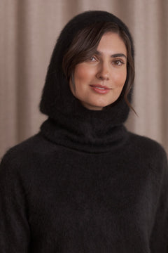 Kashmirista valmistettu musta balaclava-tyylinen huppu