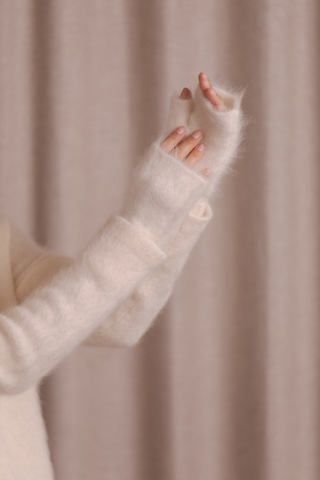 Lähikuva Original Storyn alpakkakynsikkäistä, kermanvalkoinen