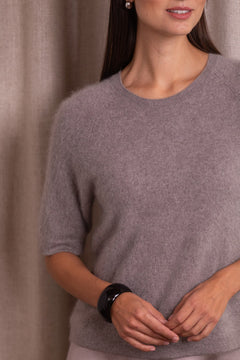 Lähikuva Original Storyn lyhythihaisesta kashmirneuleesta, nougat