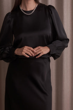 Pitkähihainen satiinipaita puhvihihalla sävyssä black