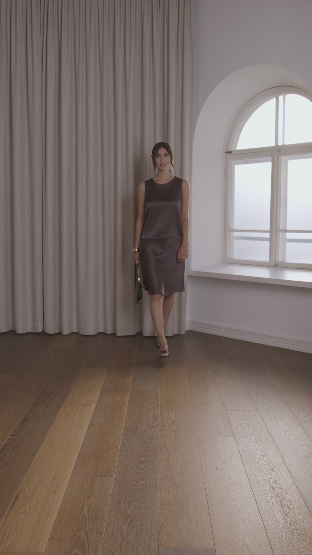 Sleeveless satin top, Dark chocolate