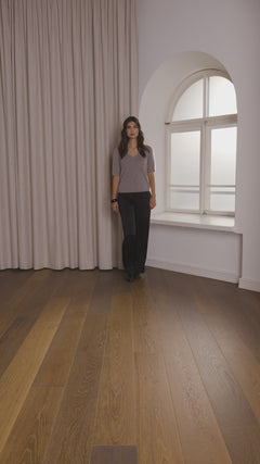 Lyhythihainen kashmirneule V-kaula-aukolla, nougat